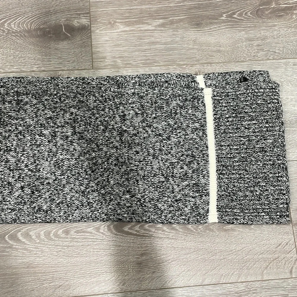 NWOT Talbots Winter Scarf Black and Off White with Lambs Wool Accent - Picture 11 of 11